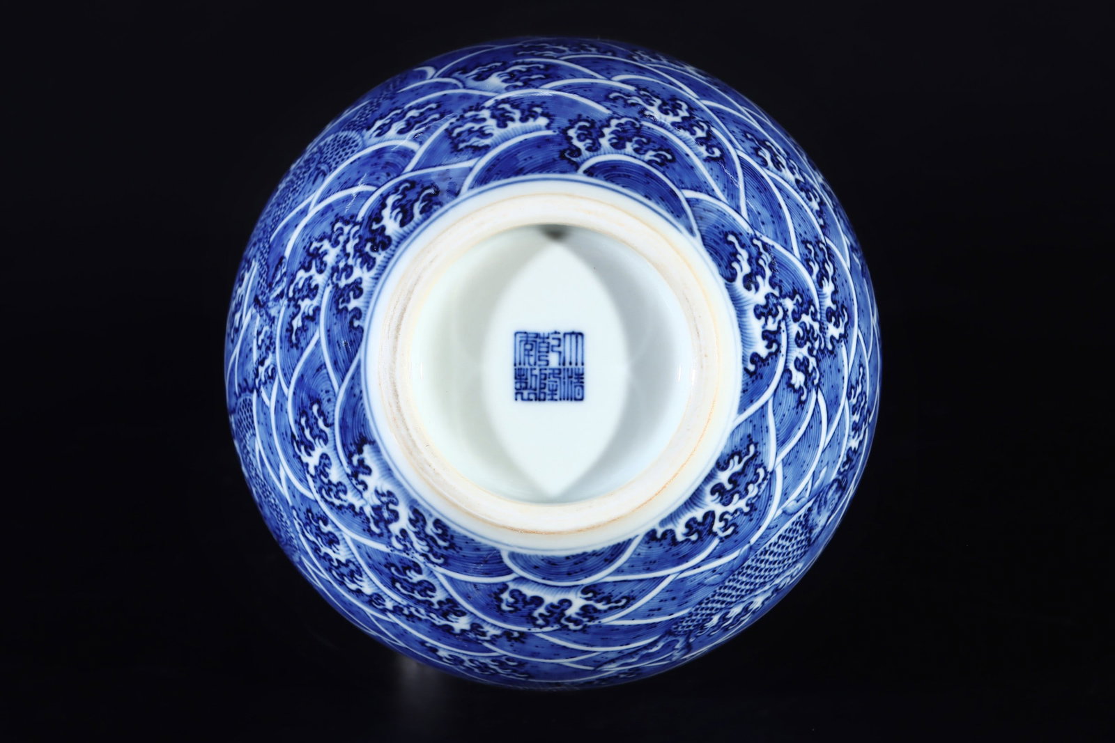 An Exquisite Blue and White Seawater Pattern Dragon Pattern Vase - 9
