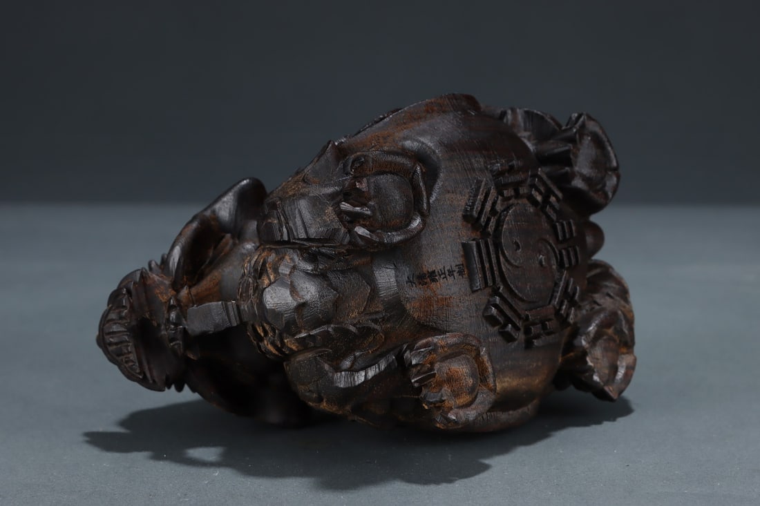 An Exquisite Eaglewood Auspicious Beast Ornament - 8