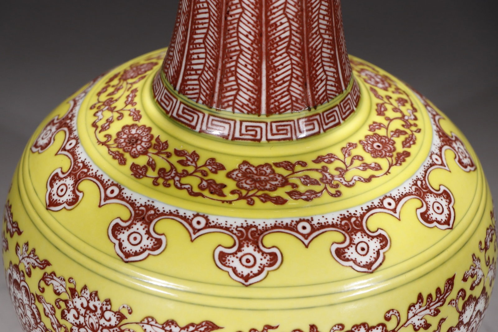 An Exquisite Underglaze-Red Lotus Pattern Vase - 4