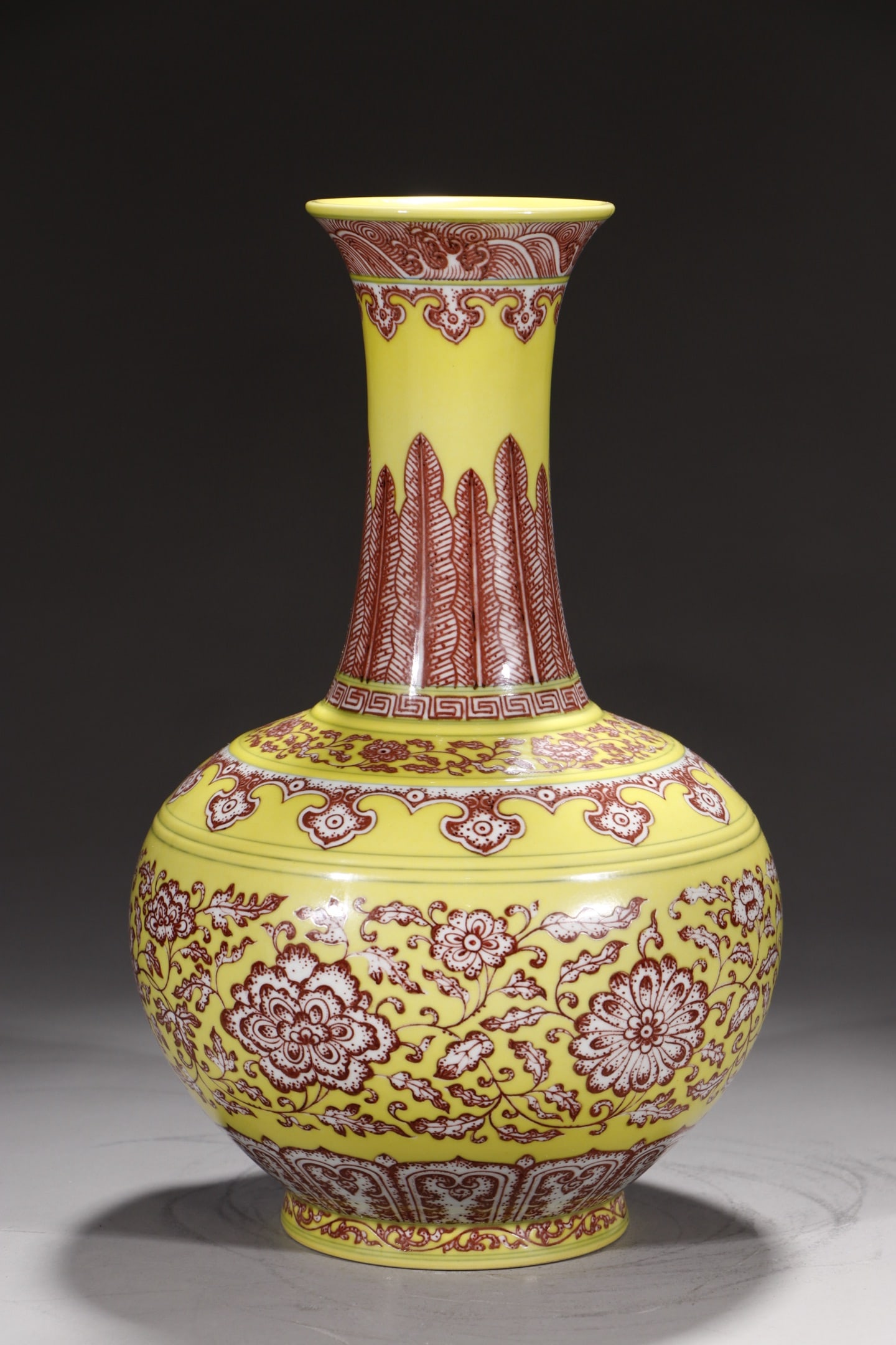An Exquisite Underglaze-Red Lotus Pattern Vase - 5