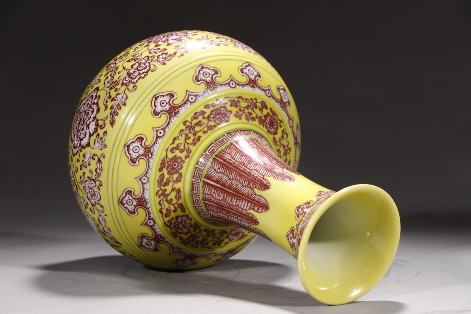 An Exquisite Underglaze-Red Lotus Pattern Vase - 7
