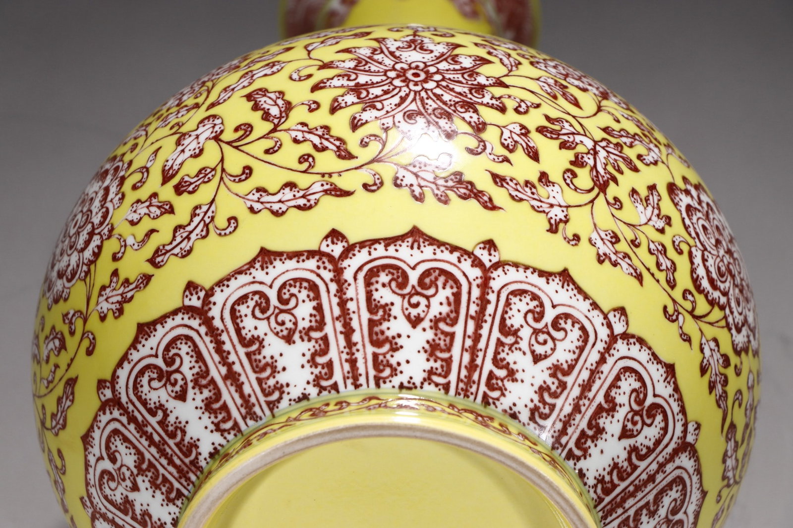 An Exquisite Underglaze-Red Lotus Pattern Vase - 8
