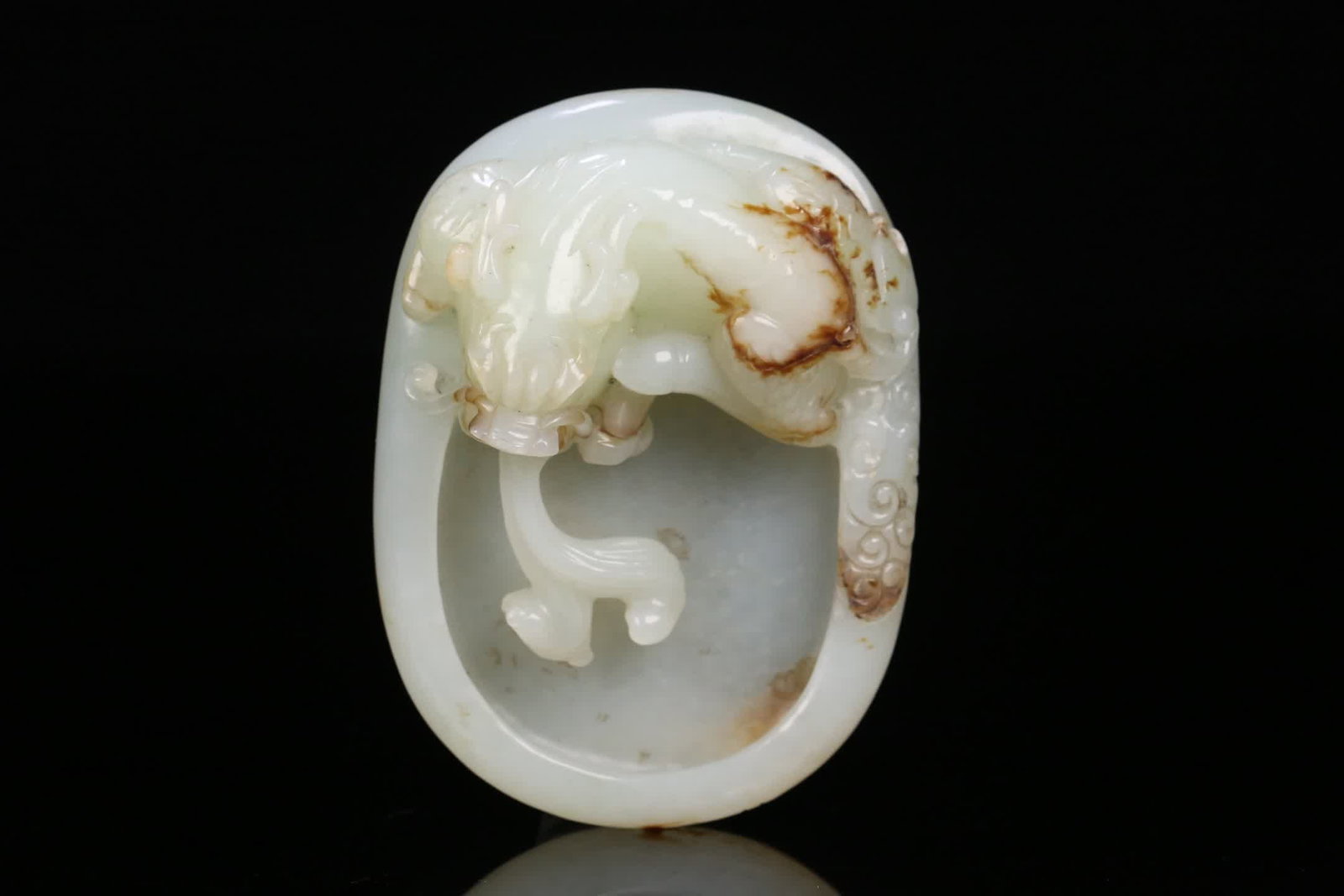 A Qing Dynasty Hetian jade qilin washbasin: Qing Dynasty Hetian jade qilin washbasin SIZE: 10.6x7.7x3.3cm W:267.5g (The Dimensions Of All Batches Are Manually Measured.If You Need More Detailed Information, Please Contact Our Customer Service B