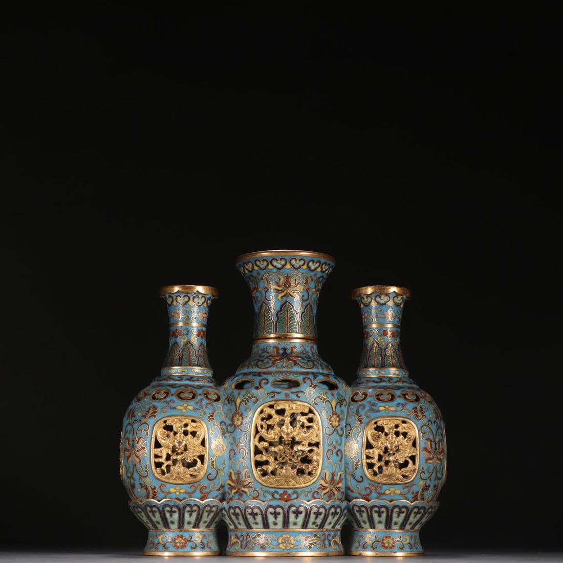 A Qing Dynasty copper gilt cloisonne three-tube revolving vase with bat motif: Qing Dynasty bronze gilt cloisonne bat pattern three-tube revolving vase SIZE: H:15.6cm W:16.2cm W:1376.9g (The Dimensions Of All Batches Are Manually Measured.If You Need More Detailed Information,