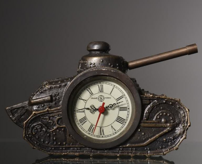 A late Qing dynasty brass tank-shaped mechanical clock (1 of 9)