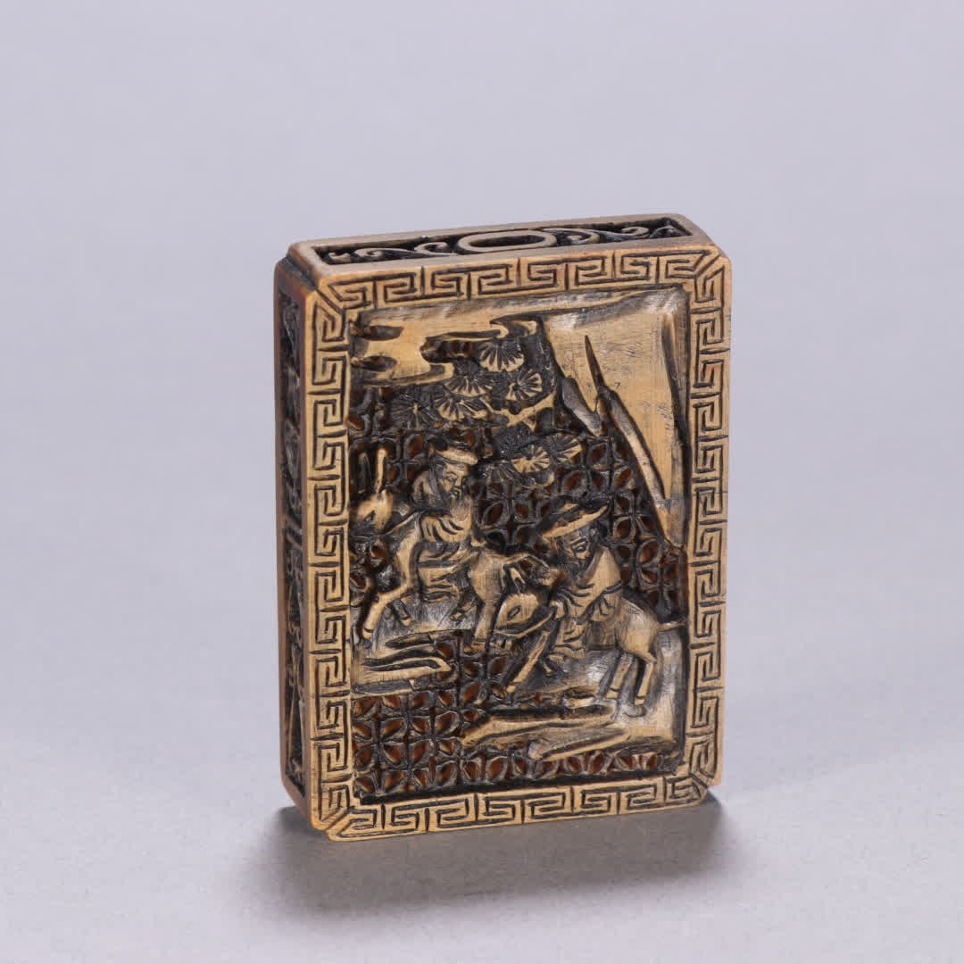 A sandalwood character story sachet pendant: Sandalwood character story sachet pendant SIZE: H:6cm W:4.3cm W:20g (The Dimensions Of All Batches Are Manually Measured.If You Need More Detailed Information, Please Contact Our Customer Service