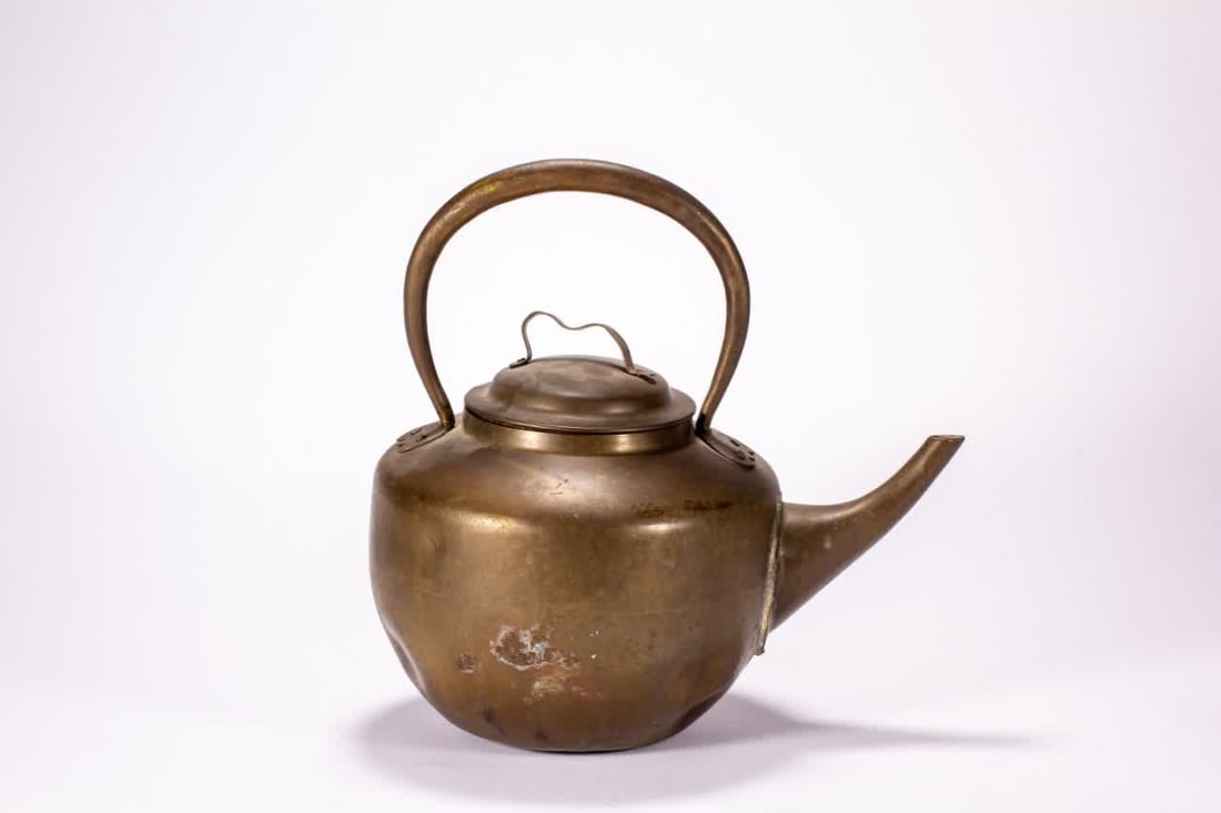 A Qing Dynasty teapot - 4