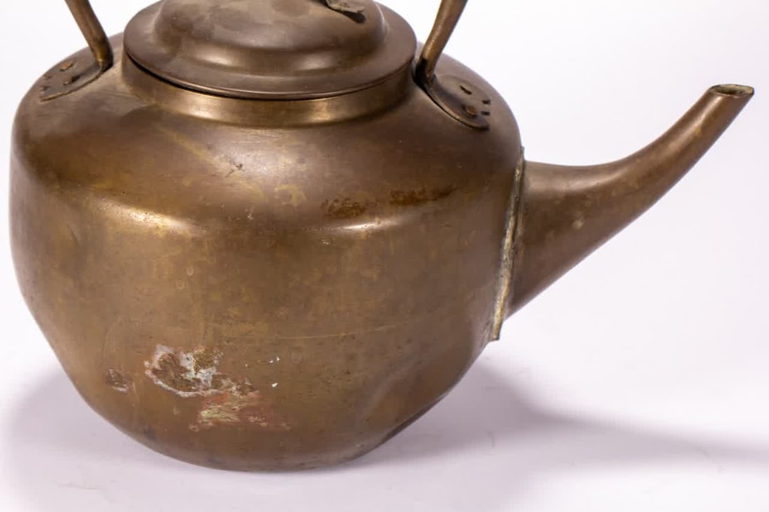 A Qing Dynasty teapot - 6