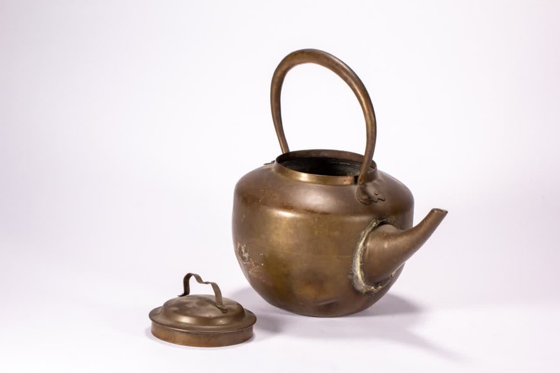 A Qing Dynasty teapot - 7