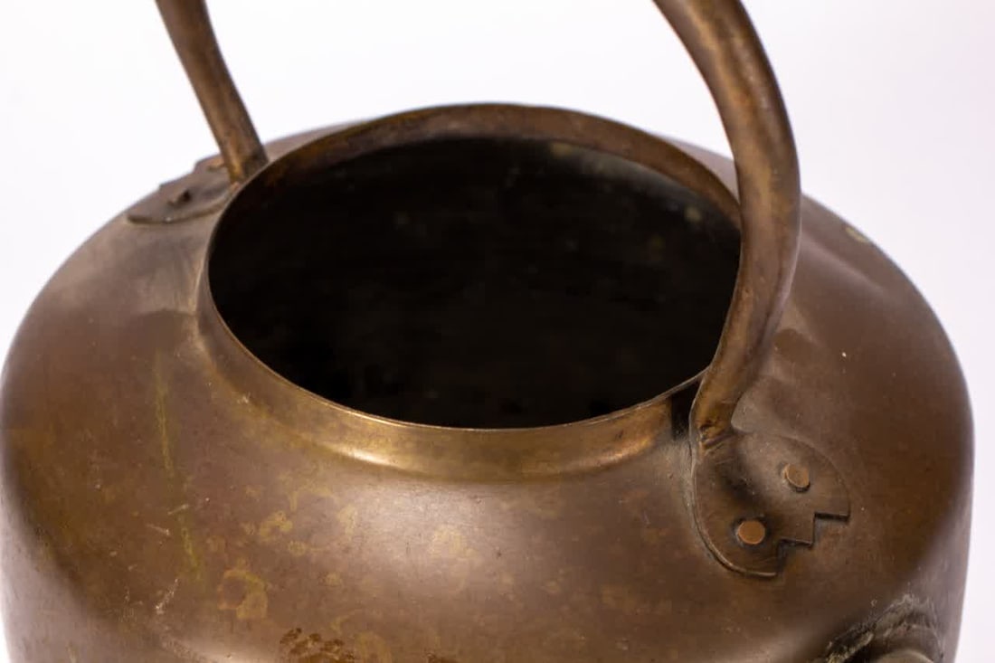 A Qing Dynasty teapot - 8