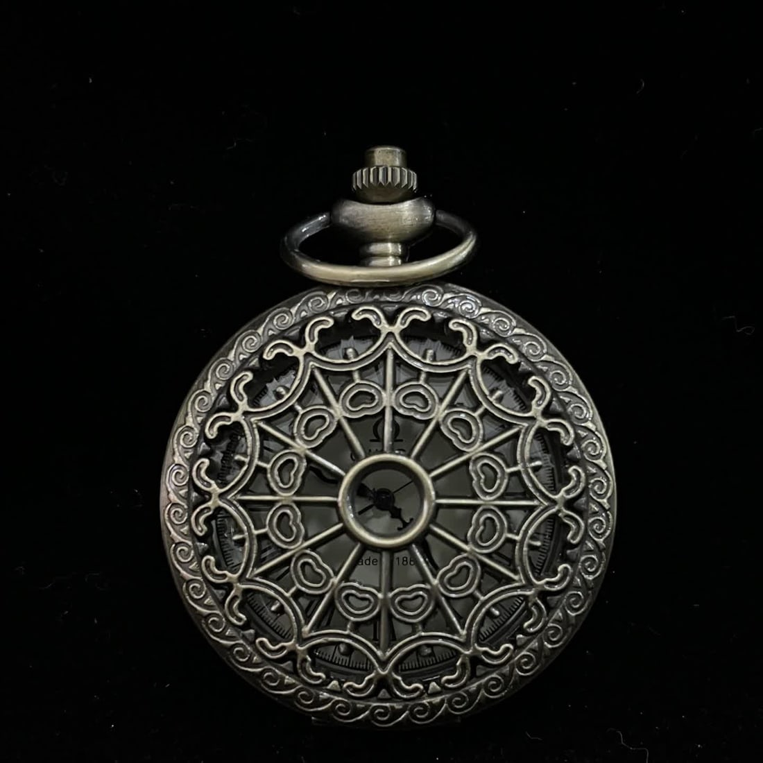 A pocket watch from the late Qing dynasty with a single blooming flower: In the late Qing dynasty, flowers bloom alone on the pocket watch SIZE: D:45mm (The Dimensions Of All Batches Are Manually Measured.If You Need More Detailed Information, Please Contact Our Customer