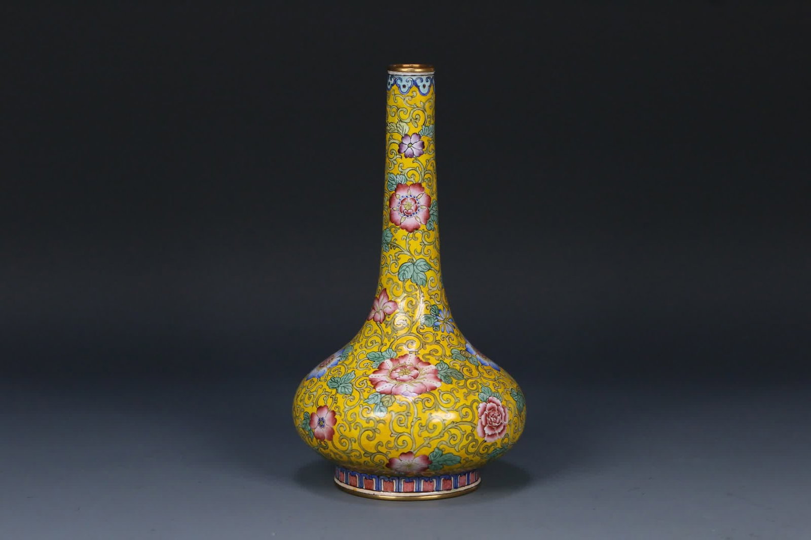 A Qing dynasty Qianlong period enamel entwined floral long-necked vase with purple copper body and: Qing Dynasty, Qianlong period, purple bronze body enamel entwined floral long-necked vase SIZE: 15x8cm W:177.3g (The Dimensions Of All Batches Are Manually Measured.If You Need More Detailed