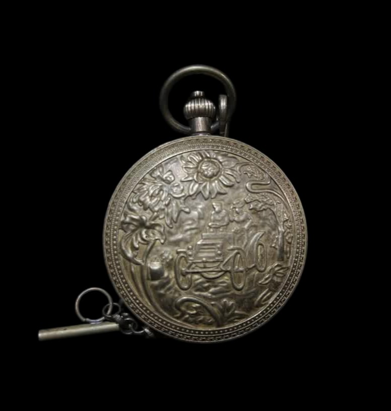 A late Qing dynasty double-leaf pure copper pocket watch: Late Qing Dynasty double-leaf pure copper pocket watch SIZE: D:55mm (The Dimensions Of All Batches Are Manually Measured.If You Need More Detailed Information, Please Contact Our Customer Service