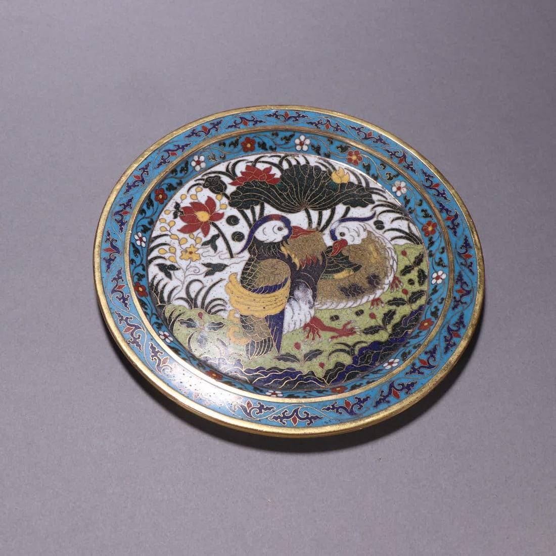 A Qing Dynasty bronze gilded cloisonne mandarin duck lotus plate with a golden body: Qing Dynasty bronze gilt cloisonne mandarin duck lotus pattern plate SIZE: D:19.4cm W:724.7g (The Dimensions Of All Batches Are Manually Measured.If You Need More Detailed Information, Please Contact