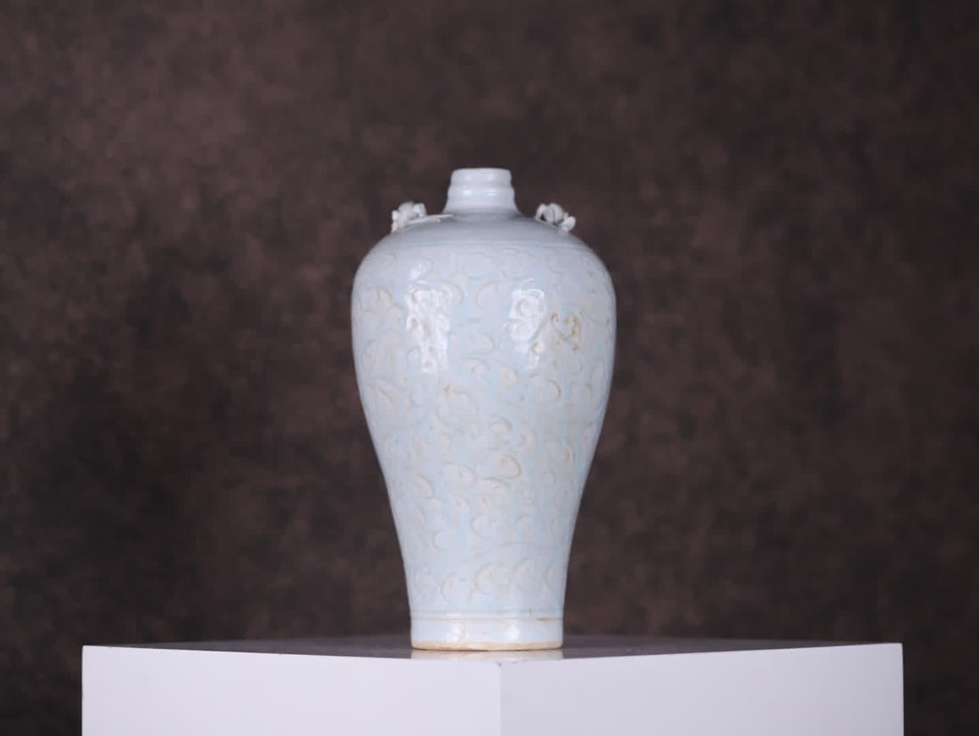 One Song Dynasty Hutian Kiln Yingqing celadon sculpture and carved plum vase: Song Dynasty Hutian Kiln Yingqing Celadon Sculpture Plum Vase The classic Song Dynasty plum vase features a small mouth, short neck, broad shoulders, narrowed belly, and ring foot. The vessel's lines 