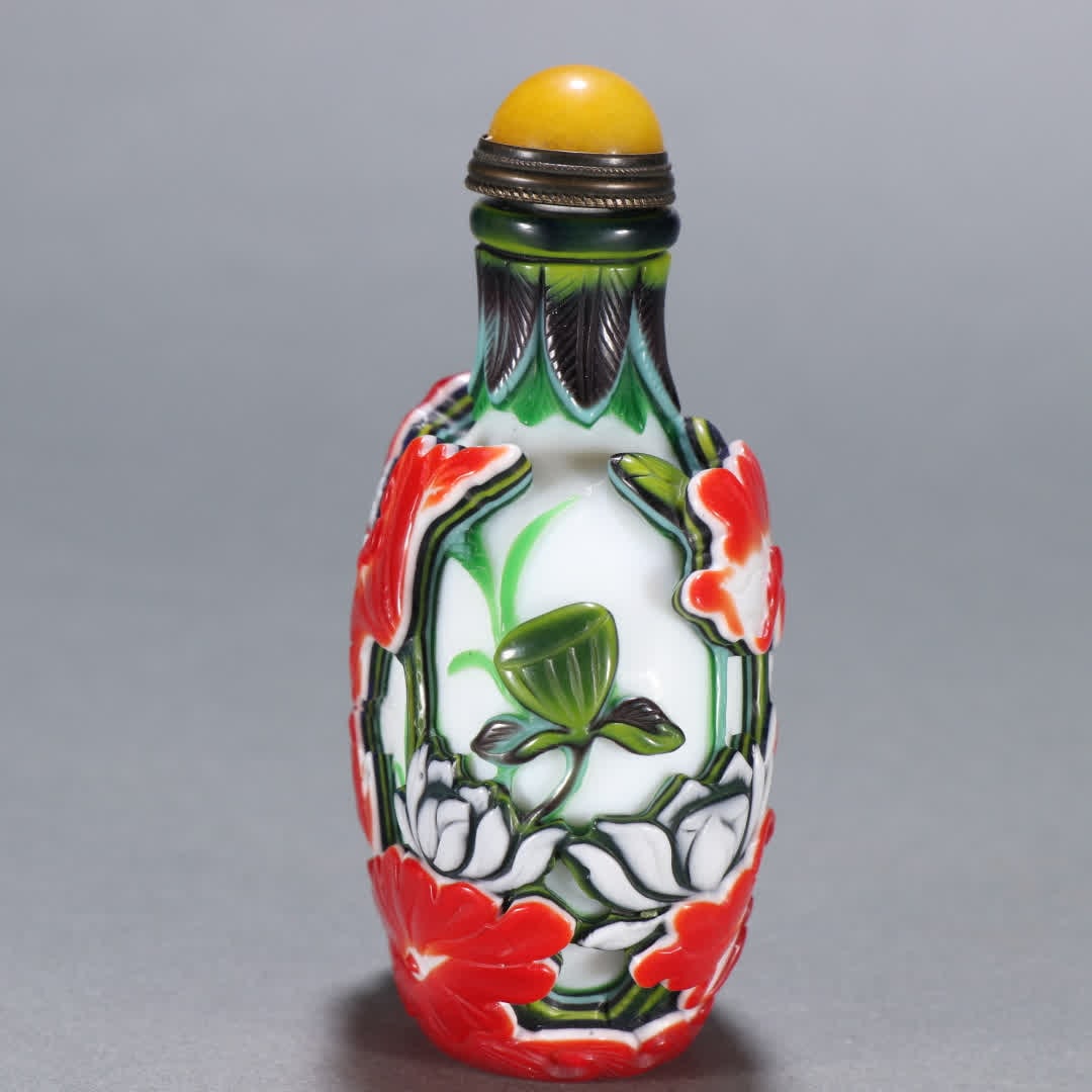 A Qing Dynasty material ware with a lotus leaf pattern snuff bottle - 4
