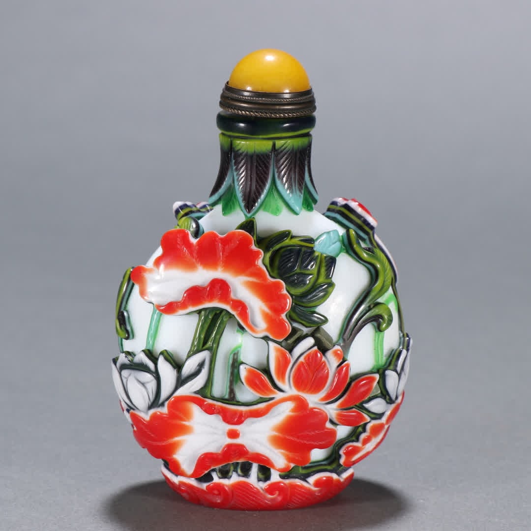 A Qing Dynasty material ware with a lotus leaf pattern snuff bottle - 5