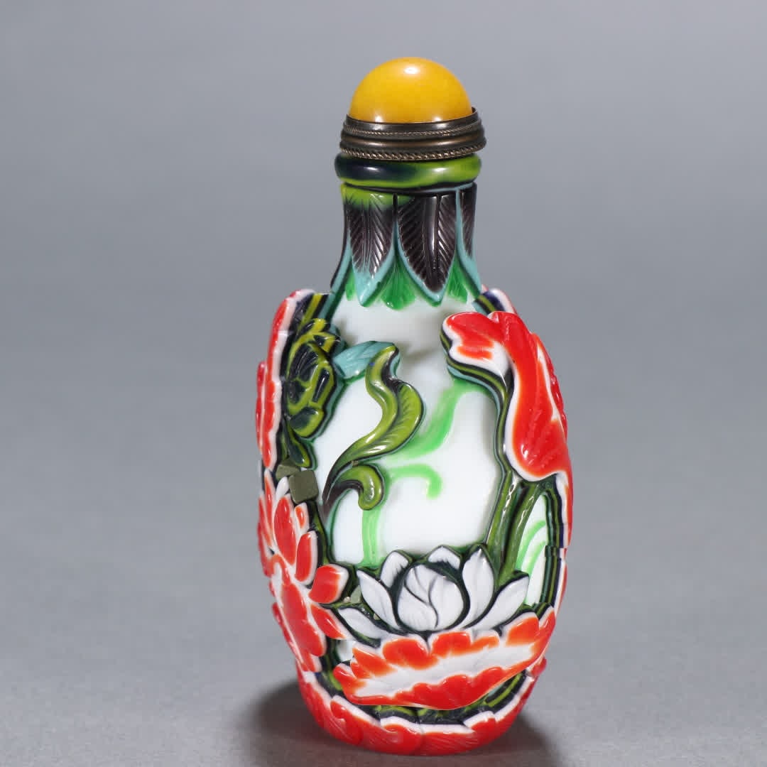 A Qing Dynasty material ware with a lotus leaf pattern snuff bottle - 8