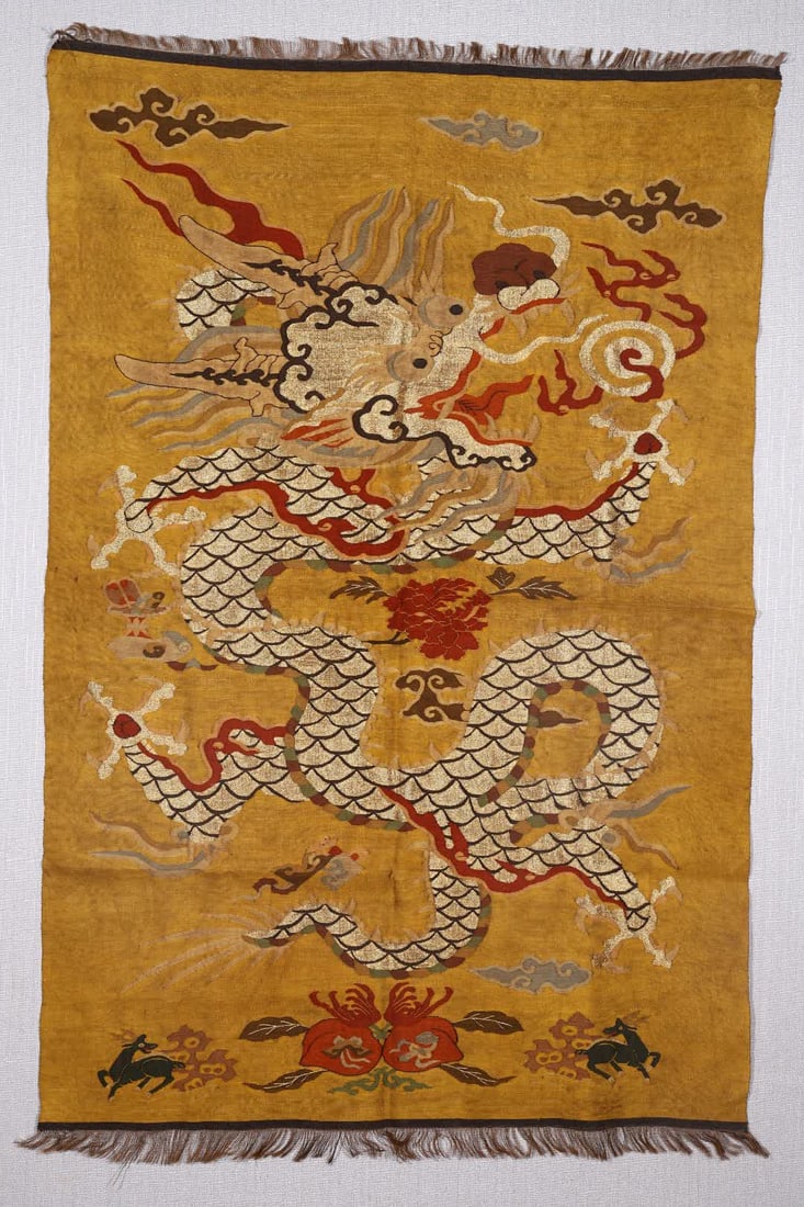 A Qing Dynasty kesi dragon-pattern embroidery piece: Qing Dynasty kesi dragon embroidery pieces SIZE: L:130cm W:82cm (The Dimensions Of All Batches Are Manually Measured.If You Need More Detailed Information, Please Contact Our Customer Service Before