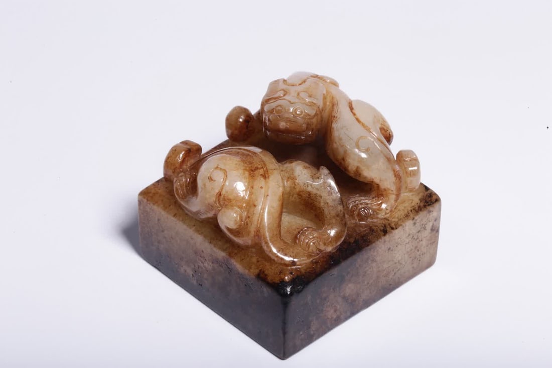 A piece from before the Ming dynasty, Hetian jade belt with inlaid double chi dragon knob square (1 of 11)