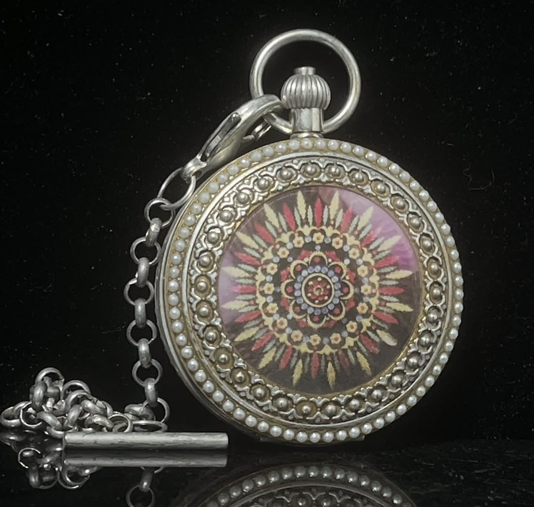 A late Qing dynasty double-open pocket watch: In the late Qing dynasty, I open my pocket watch in pairs SIZE: D:55mm (The Dimensions Of All Batches Are Manually Measured.If You Need More Detailed Information, Please Contact Our Customer Service
