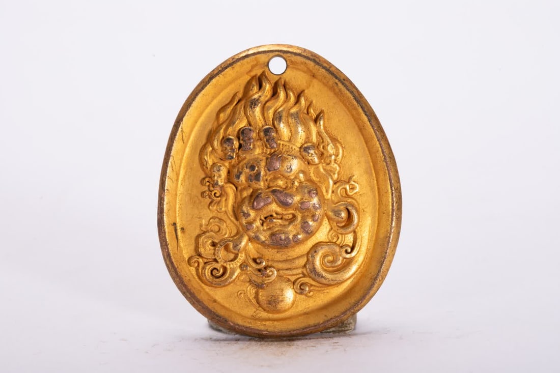 A Qing Dynasty bronze gilt plaque: Qing Dynasty bronze gilt plaque SIZE: L:5cm W:4cm W:30g (The Dimensions Of All Batches Are Manually Measured.If You Need More Detailed Information, Please Contact Our Customer Service Before Bidding.)