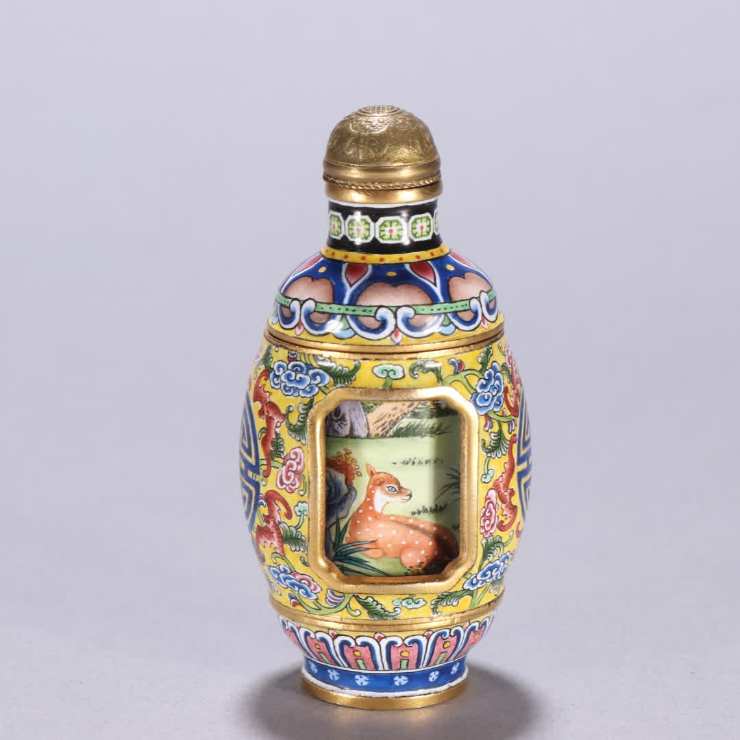 A Qing Dynasty copper gilt painted enamel rotating snuff bottle: Qing Dynasty Gilt and Painted Enamel Rotating Snuff Bottle SIZE: H:8.1cm W:4cm W:135.8g (The Dimensions Of All Batches Are Manually Measured.If You Need More Detailed Information, Please Contact Our