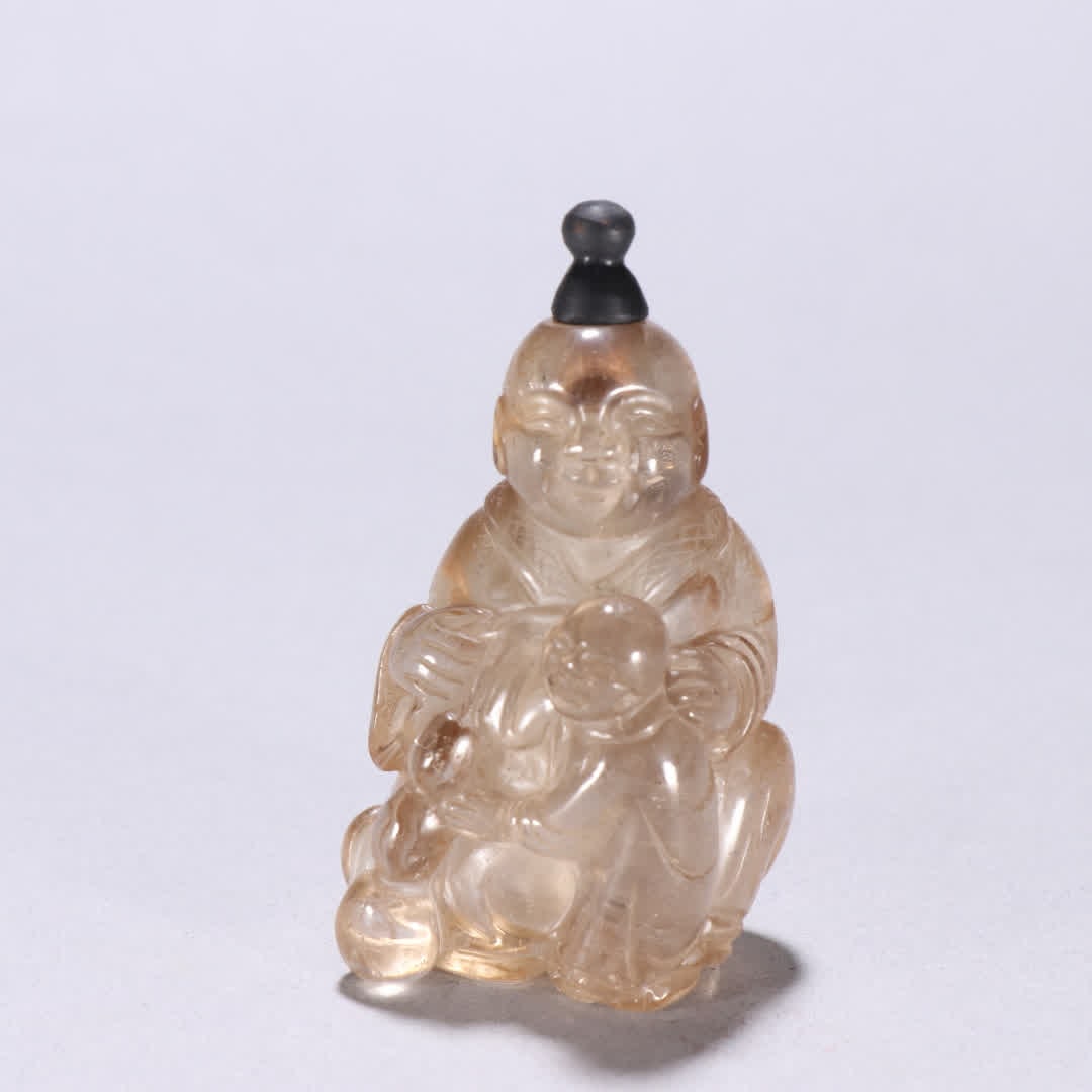 A tea crystal figure snuff bottle: Tea crystal figure snuff bottle SIZE: H:6.8cm W:4.2cm W:66.4g (The Dimensions Of All Batches Are Manually Measured.If You Need More Detailed Information, Please Contact Our Customer Service Before Bid