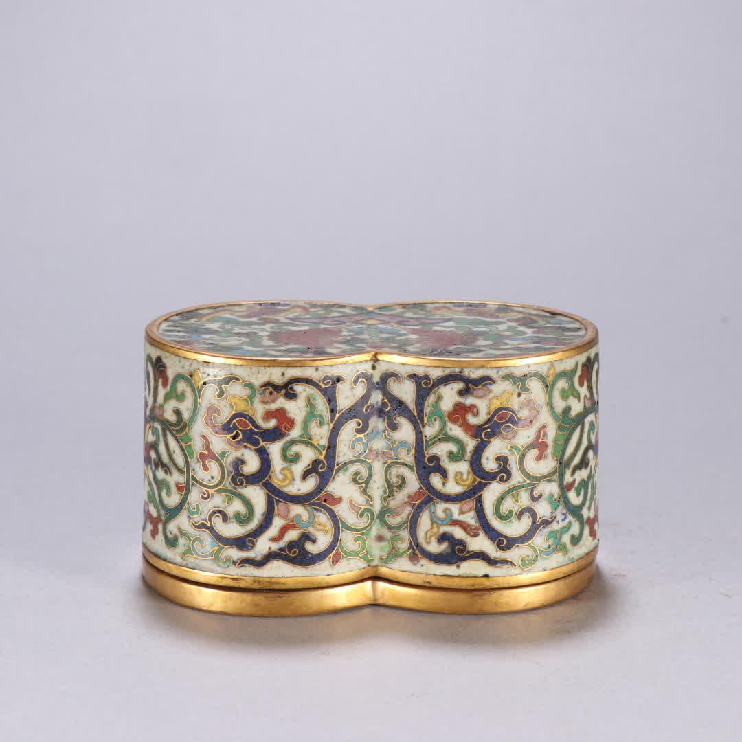 A Qing Dynasty bronze-bodied cloisonne double-fish pattern double-lid box (1 of 9)