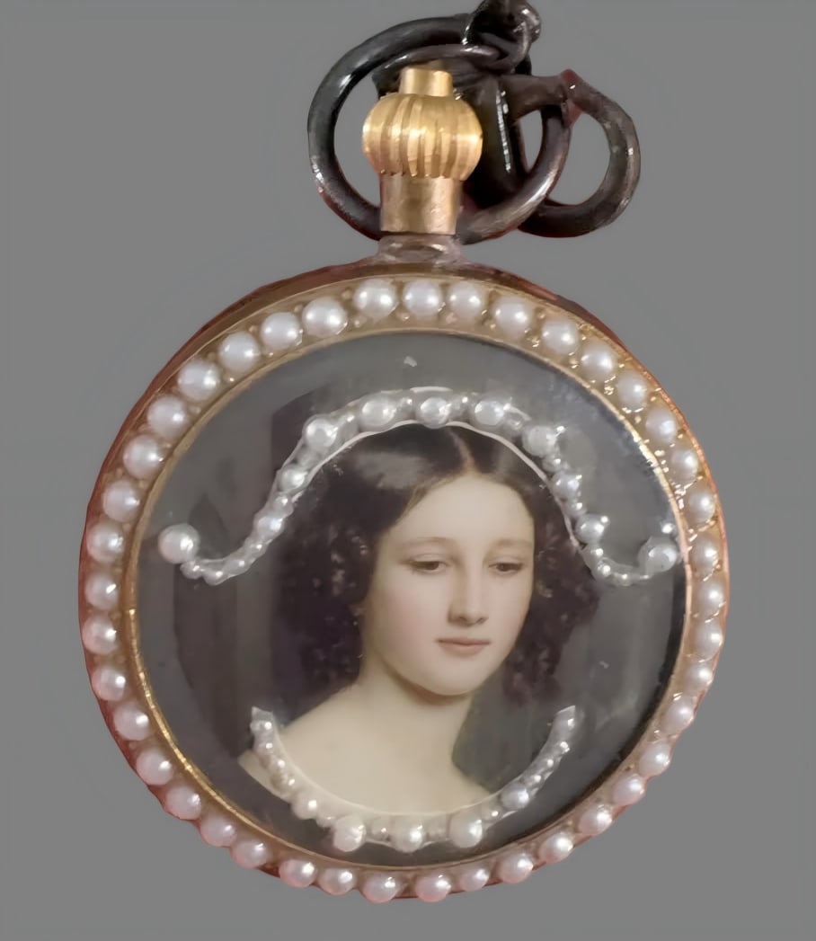 A late Qing dynasty beaded mouth beauty portrait pocket watch: Late Qing pearl mouth beauty portrait pocket watch SIZE: D:50mm (The Dimensions Of All Batches Are Manually Measured.If You Need More Detailed Information, Please Contact Our Customer Service Before