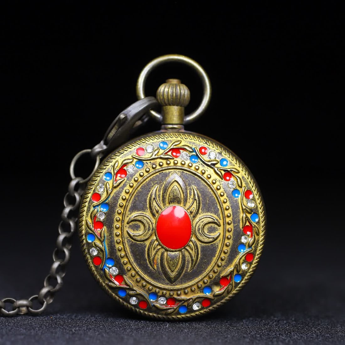 A late Qing dynasty pocket watch inlaid with rubies: A late Qing dynasty pocket watch inlaid with rubies SIZE: D:50mm (The Dimensions Of All Batches Are Manually Measured.If You Need More Detailed Information, Please Contact Our Customer Service Before