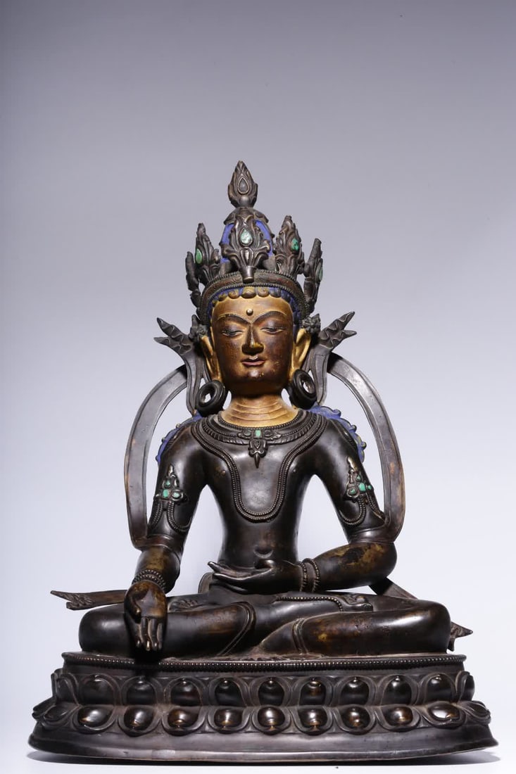 A Qing Dynasty seated Buddha with a lima alloy copper inlay inlaid turquoise mud and gold-faced: Qing Dynasty Lima alloy copper-inlaid turquoise gold-faced seated Buddha statue SIZE: H:36.5cm L:24cm W:16cm W:3715g (The Dimensions Of All Batches Are Manually Measured.If You Need More Detailed