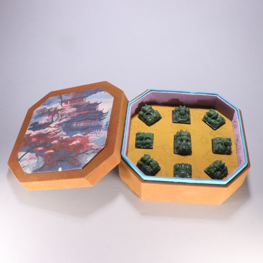 A set of jade dragon-knob seals: A set of jade dragon-knob seals SIZE: H:3.5cm W:4.1cm Single W:82.9g (The Dimensions Of All Batches Are Manually Measured.If You Need More Detailed Information, Please Contact Our Customer Service