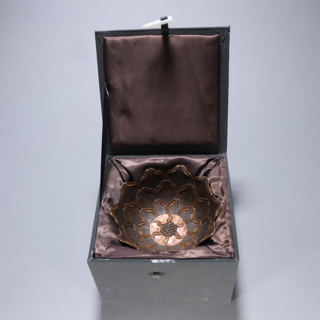 A Qing Dynasty silver-gilt lotus cup: Qing Dynasty silver-gilt lotus cup SIZE: H:6.2cm W:12.6cm W:148.3g (The Dimensions Of All Batches Are Manually Measured.If You Need More Detailed Information, Please Contact Our Customer Service
