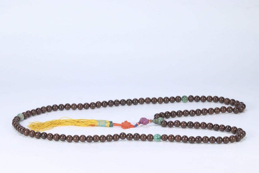 A Qing Dynasty jadeite bead-insulated old agarwood, 108 Buddhist beads: Qing Dynasty Jadeite Pearl-Separated Old Agarwood 108 Buddhist Beads SIZE: 1.18cm W:122g (The Dimensions Of All Batches Are Manually Measured.If You Need More Detailed Information, Please Contact Our