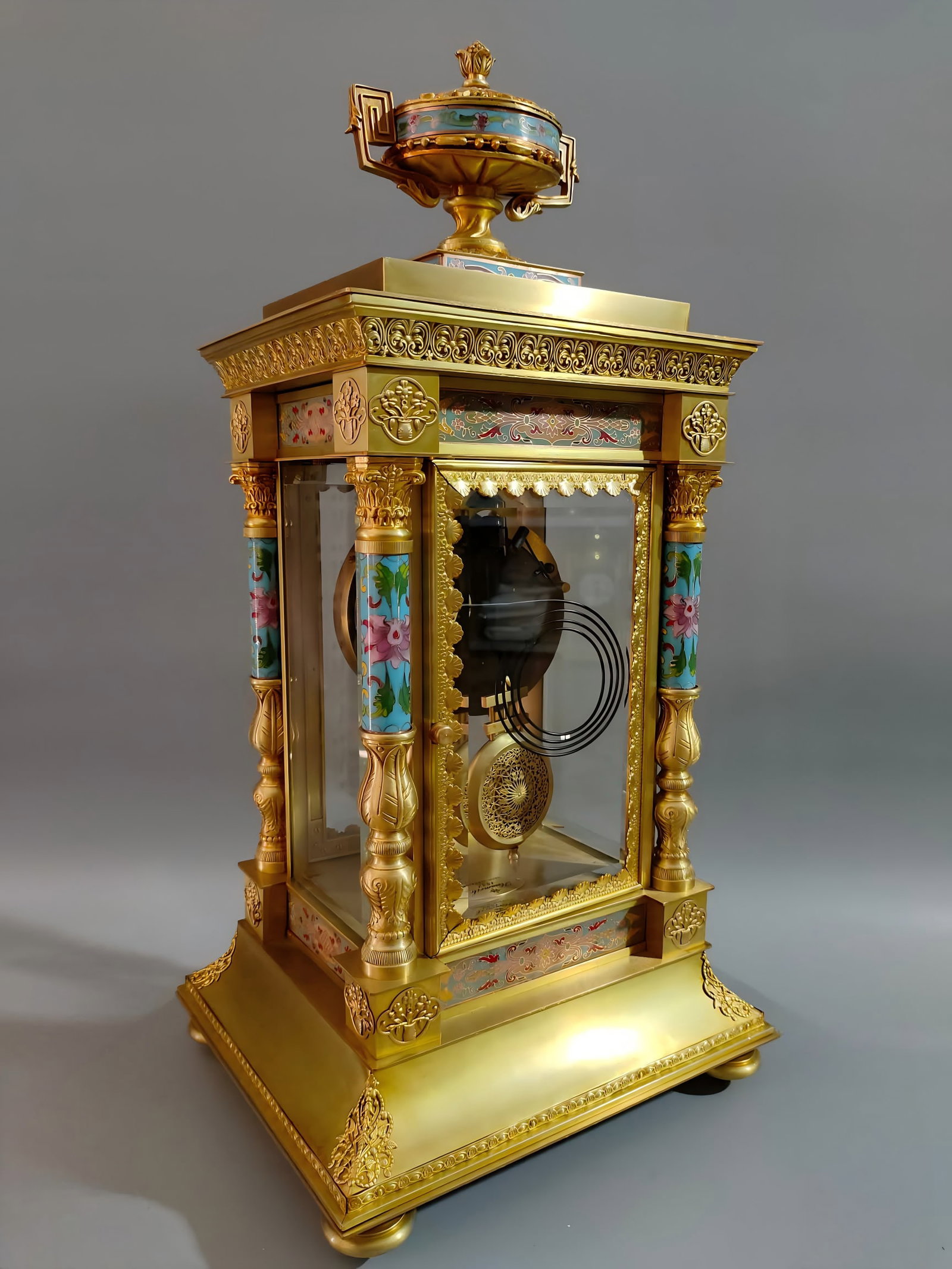 A late Qing dynasty cloisonne mechanical clock - 4