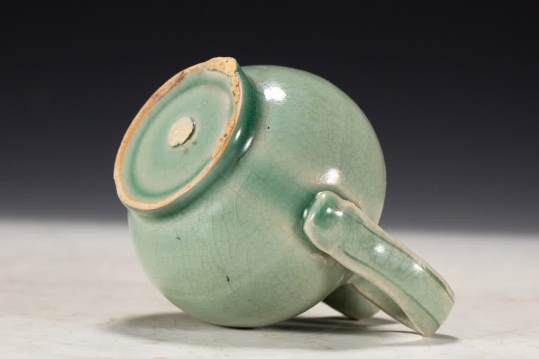 A Song Dynasty celadon teapot - 6