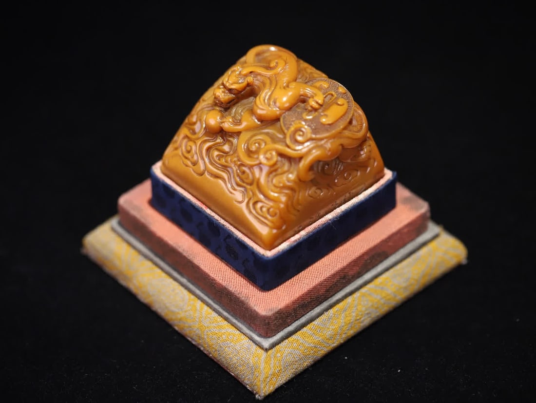 A Qing dynasty Shoushan Tianhuang stone seal with dragon and cloud motif: Qing Dynasty Shoushan Tianhuang Stone Chi Dragon Cloud Pattern Seal The stone is Shoushan Tianhuang stone, with a rich orange-reddish-brown hue (golden yellow). The stone is warm and smooth,