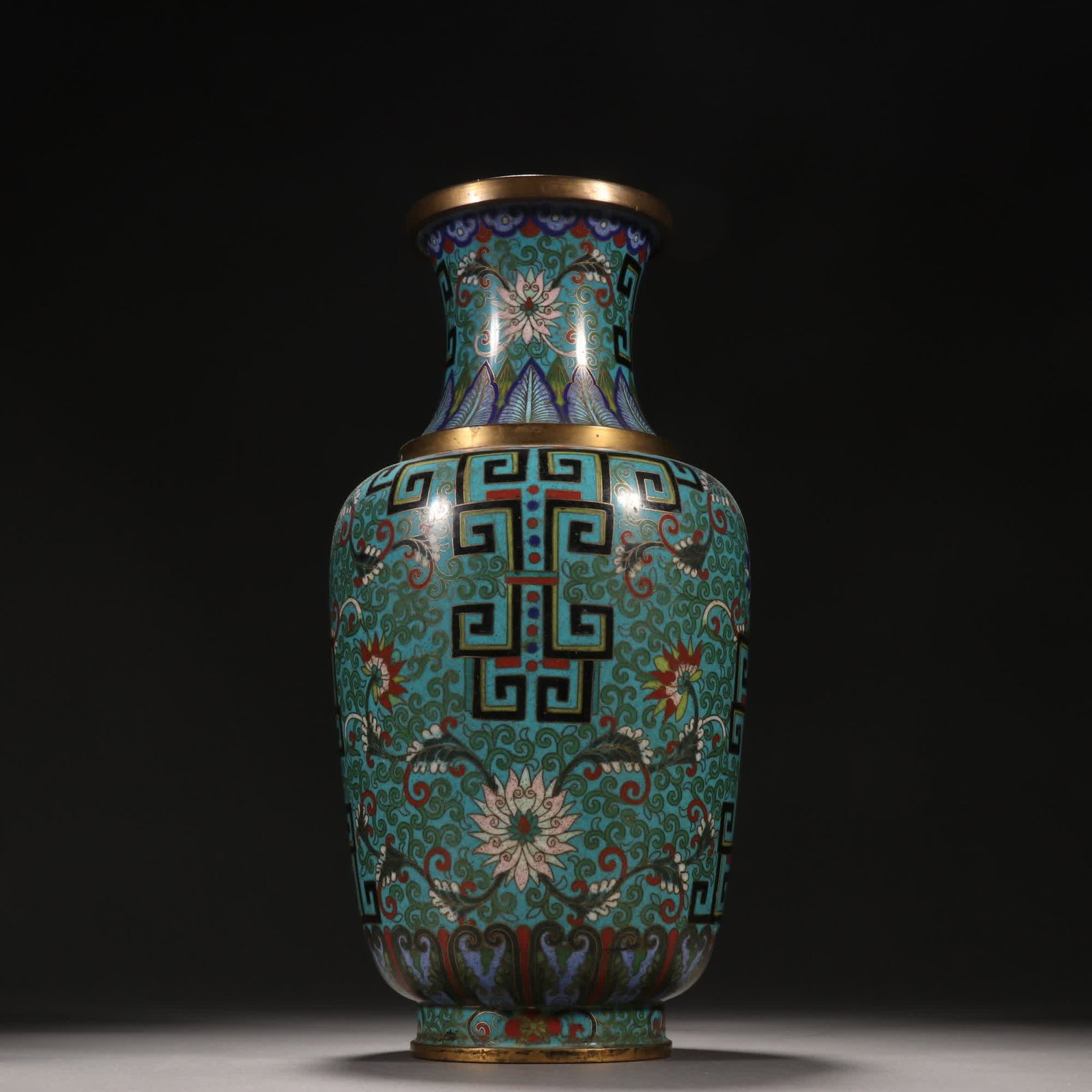 One piece from the Qing Dynasty: a cloisonne entwined floral vase.: Qing Dynasty: cloisonne entwined floral patterned vase. SIZE: H:26.8cm W:14.5cm W:1020g (The Dimensions Of All Batches Are Manually Measured.If You Need More Detailed Information, Please Contact Our