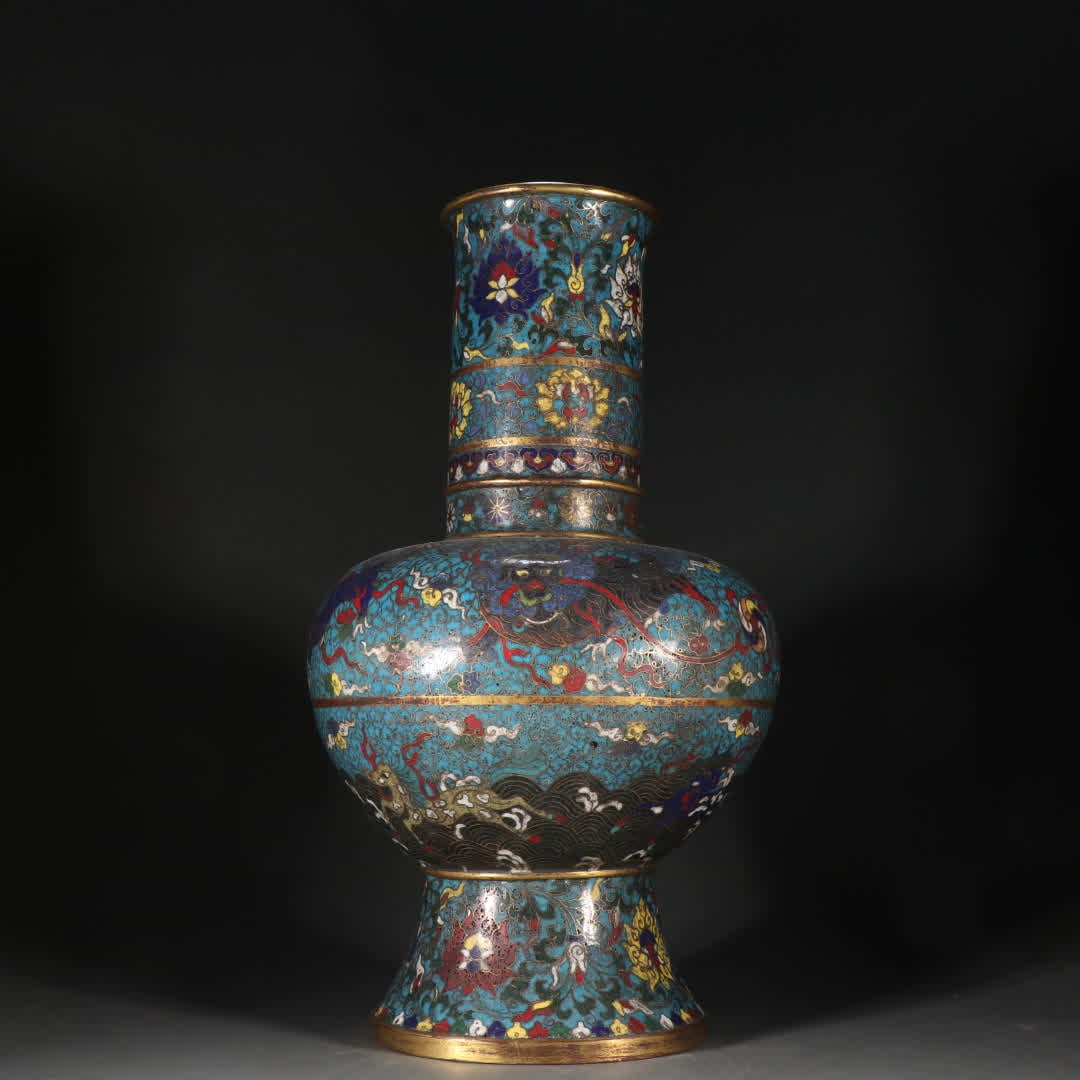 One case from the Ming Dynasty. Copper gilt cloisonne long-neck vase: Ming Dynasty. Copper gilt cloisonne long-neck vase SIZE: H:40cm W:20.8cm W:2920g (The Dimensions Of All Batches Are Manually Measured.If You Need More Detailed Information, Please Contact Our