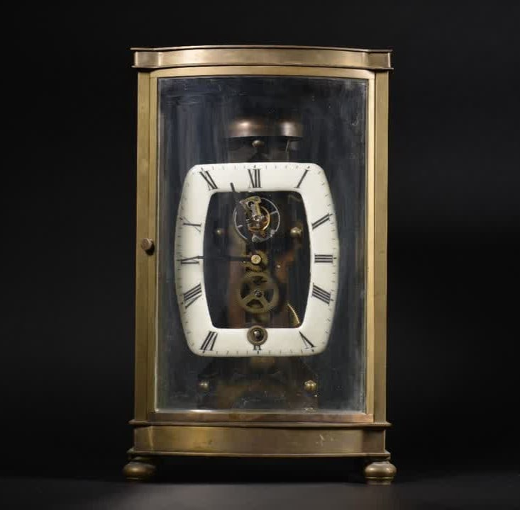 A twentieth-century German brass four-column perspective pavilion clock: 20th century German brass four-column perspective pavilion clock SIZE: H:25cm (The Dimensions Of All Batches Are Manually Measured.If You Need More Detailed Information, Please Contact Our Customer