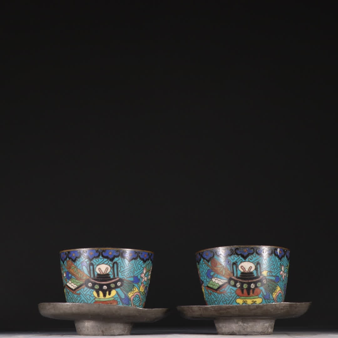 A pair of copper-bodied cloisonne antique cups with solder trays: A copper-bodied cloisonne Bogu cup paired with a solder tray SIZE: H:7cm W:10.2cm W:200g (The Dimensions Of All Batches Are Manually Measured.If You Need More Detailed Information, Please Contact Our