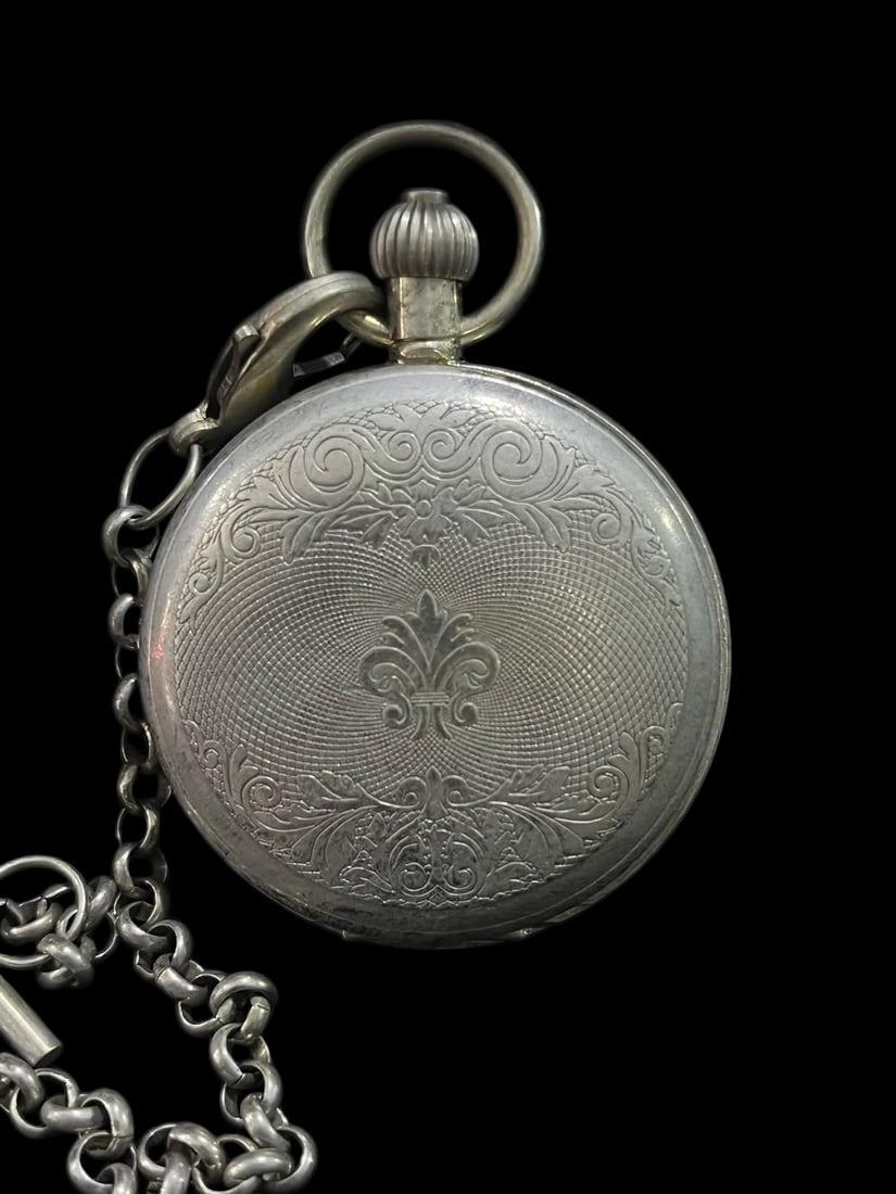 A late Qing dynasty double-open pocket watch: In the late Qing dynasty, I open my pocket watch in pairs SIZE: D:50mm (The Dimensions Of All Batches Are Manually Measured.If You Need More Detailed Information, Please Contact Our Customer Service