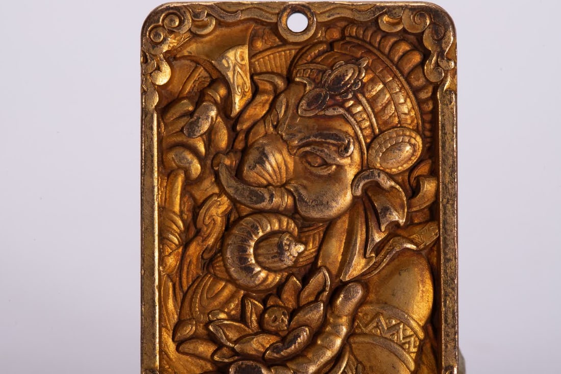 A Qing Dynasty bronze gilt plaque - 3