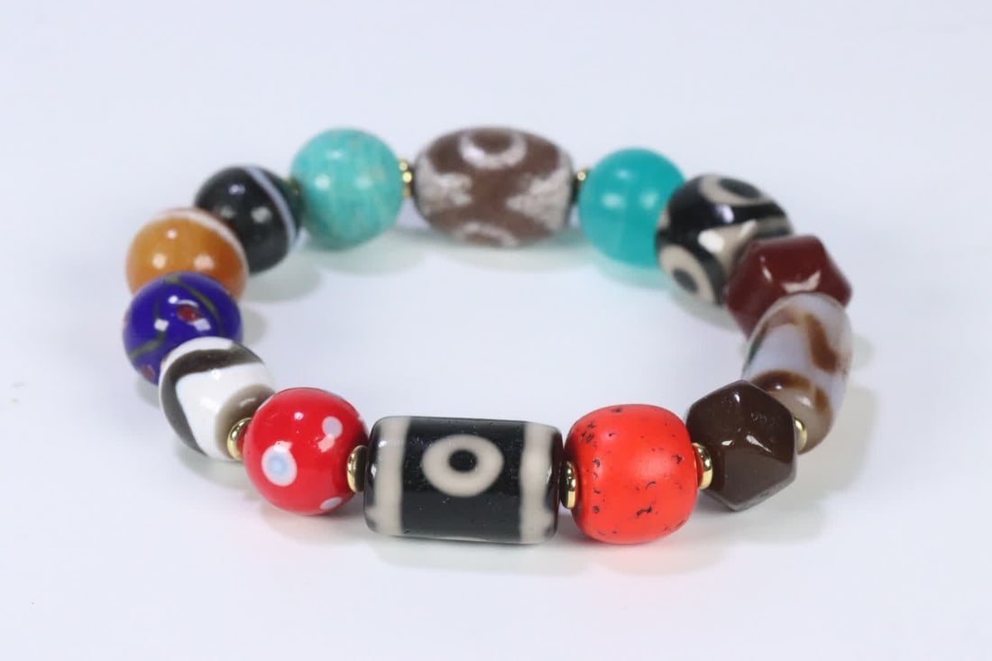 One Tibetan Dzi Bead Agate Treasure Bracelet: Tibetan Tradition Dzi Bead Agate Multi-Treasure Bracelet SIZE: 1.3cm W:53.4g (The Dimensions Of All Batches Are Manually Measured.If You Need More Detailed Information, Please Contact Our Customer Ser