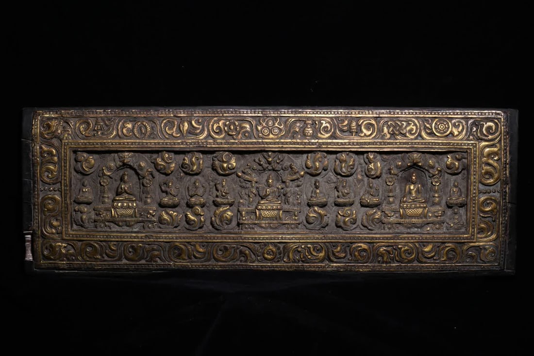 A Qing Dynasty bronze gilt Buddhist pattern wooden scripture protective board: Qing Dynasty bronze gilt Buddha pattern wooden scripture protective board SIZE: L:70.5cm W:23.8cm T:2.6cm W:10.85kg (The Dimensions Of All Batches Are Manually Measured.If You Need More Detailed