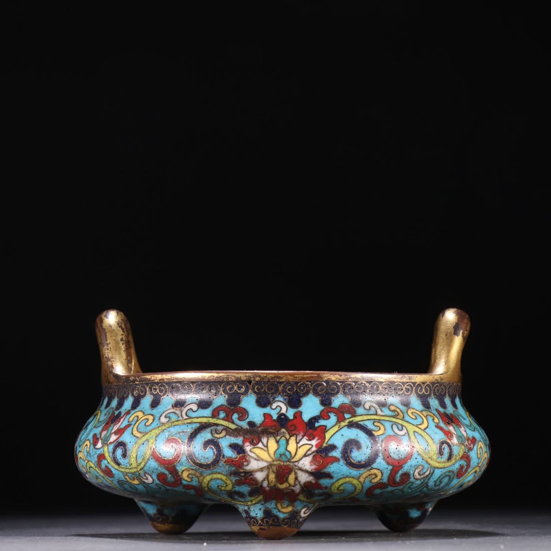 A Qing Dynasty bronze gilt cloisonne double-handled lotus incense burner: Qing Dynasty Gilt Bronze cloisonne Lotus Double-Handled Incense Burner SIZE: H:6.6cm W:11.4cm W:729.8g (The Dimensions Of All Batches Are Manually Measured.If You Need More Detailed Information,