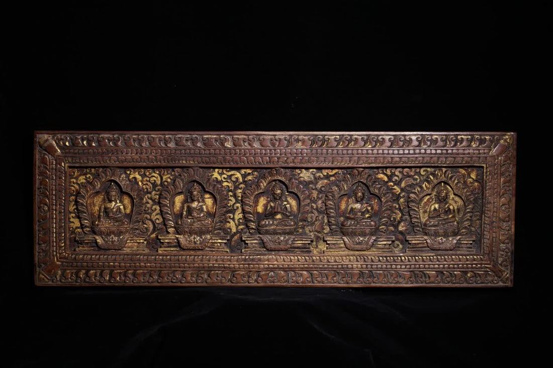 A Qing Dynasty wood-carved lacquered five-sided Buddha scripture protective plaque: Qing Dynasty wood-carved lacquered gilt five-sided Buddha scripture protective plaque SIZE: L:75.5cm W:24.5cm T:1.7cm W:2.75kg (The Dimensions Of All Batches Are Manually Measured.If You Need More