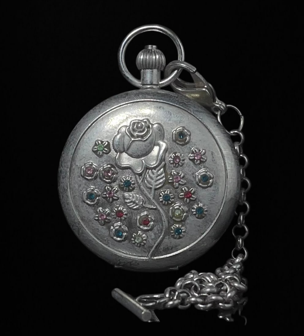 A late Qing dynasty double-open pocket watch: In the late Qing dynasty, I open my pocket watch in pairs SIZE: D:55mm (The Dimensions Of All Batches Are Manually Measured.If You Need More Detailed Information, Please Contact Our Customer Service