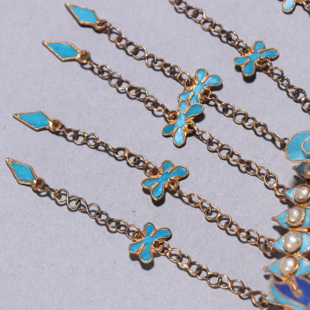 A Qing Dynasty silver gilt hairpin with kingfisher floral patterns - 6